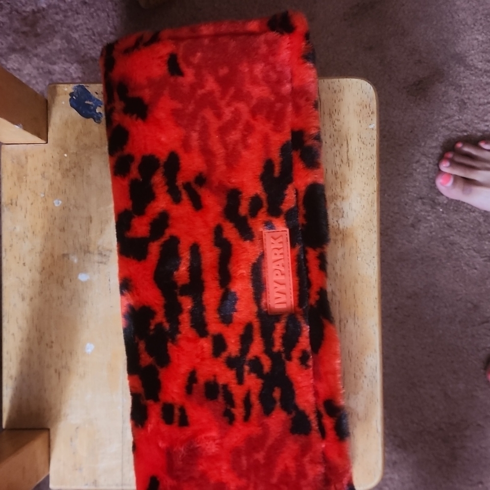 Ivy heart clutch bag